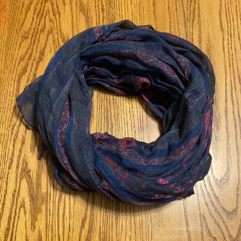 Bundle of (3) Scarves - Picture 5 of 10